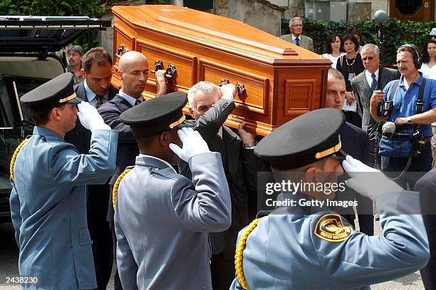 Bodyguards carry the coffin of UN Special Envoy to Iraq, Sergio Vieira de Mello, in front of UN security staff after the funeral ceremony at Saint...