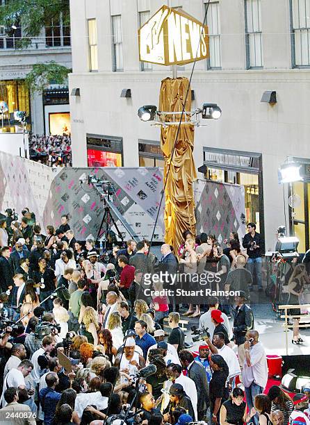 An MTV News sign towers above the red carpet as stars arrive at New York's Rockefeller Center on August 28, 2003 during the MTV Video Music Awards.