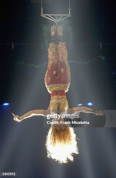 People Hanging Upside Down Photos and Premium High Res Pictures - Getty ...