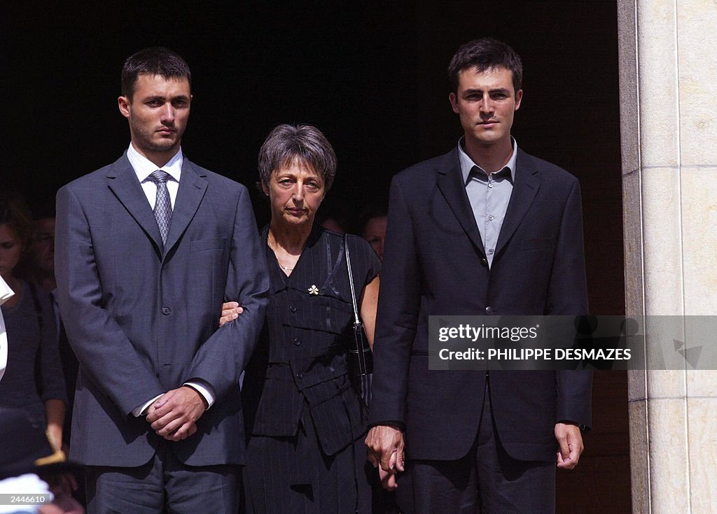 Adrian (L) and Laurent de Mello (R) stan