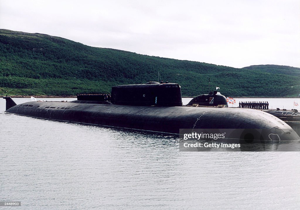 Russian Sub Sinks While Being Towed