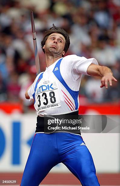 Jan Zelezny of the Czech Republic in action during the mens javelin final at the 9th IAAF World Athletics Championship at the Stade de France on...