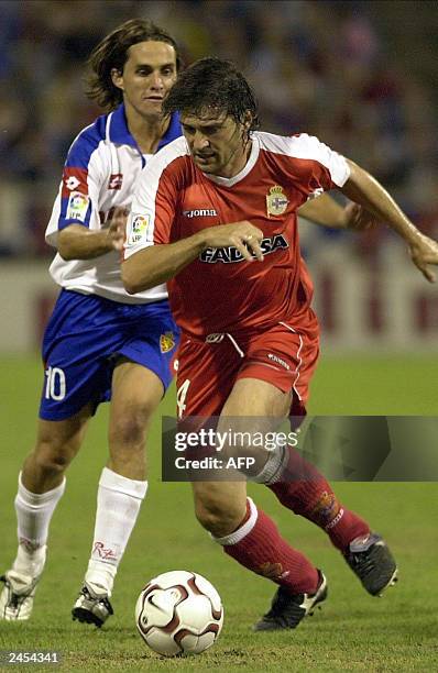 Deportivo de la Coruna's Hector vies with Zaragoza Brazilian Savio Bortolini in a Liga match in La Romareda stadium of Zaragoza 31 August 2003.