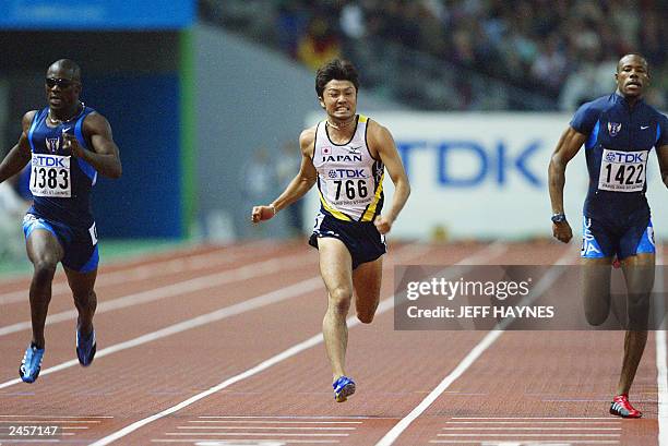 John Capel of the US wins the men's 200m semi-final, ahead of Darvis Patton of the US and Shingo Suetsugu of Japan , 29 August 2003 during the 9th...