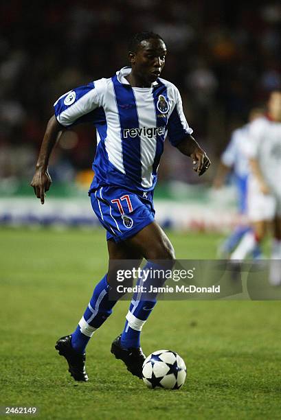 Benni McCarthy of FC Porto runs with the ball during the UEFA Super Cup Final match between AC Milan and FC Porto held on August 29, 2003 at the...