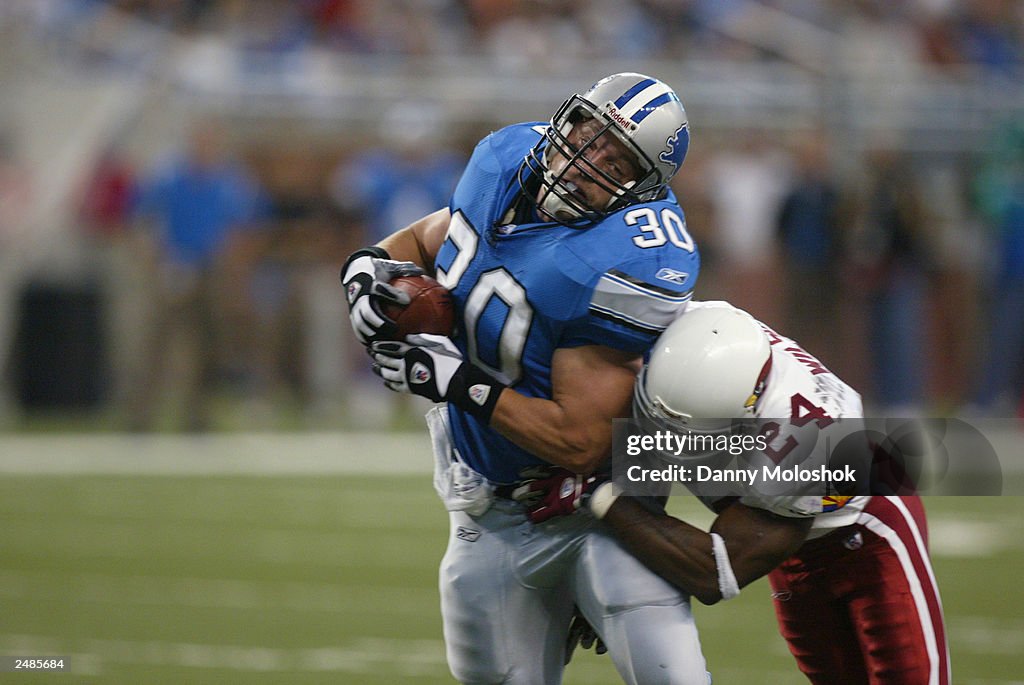 Cory Schlesinger catches the ball