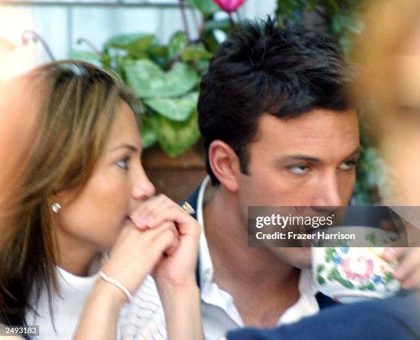 Actress Jennifer Lopez and fiance actor Ben Affleck dine at the Ivy Restaurant on March 28, 2003 in Beverly Hills, California. Lopez and Affleck...