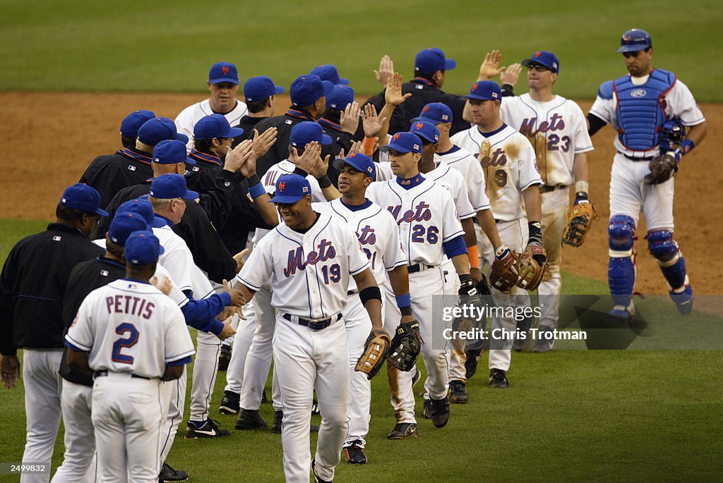 Mets Rattle The New York Mets celebrate victory over the Atlanta Braves during ...