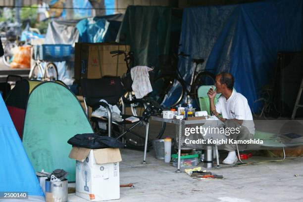 Netcafe Homeless Japan Homeless Japanese Man Photos et images de collection - Getty Images