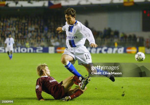 Wayne Bridge of Chelsea battles with Radoslav Kovac of AC Sparta Prague during the UEFA Champions League Group G match between AC Sparta Prague and...