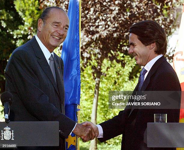 Spanish Prime Minister Jose Maria Aznar shakes hands with French President Jacques Chirac during a press conference after their meeting at Quintos de...