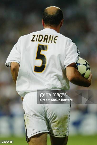 Zinedine Zidane of Real Madrid holding the ball during the UEFA Champions League Group F match between Real Madrid and Olympic Marseille on September...