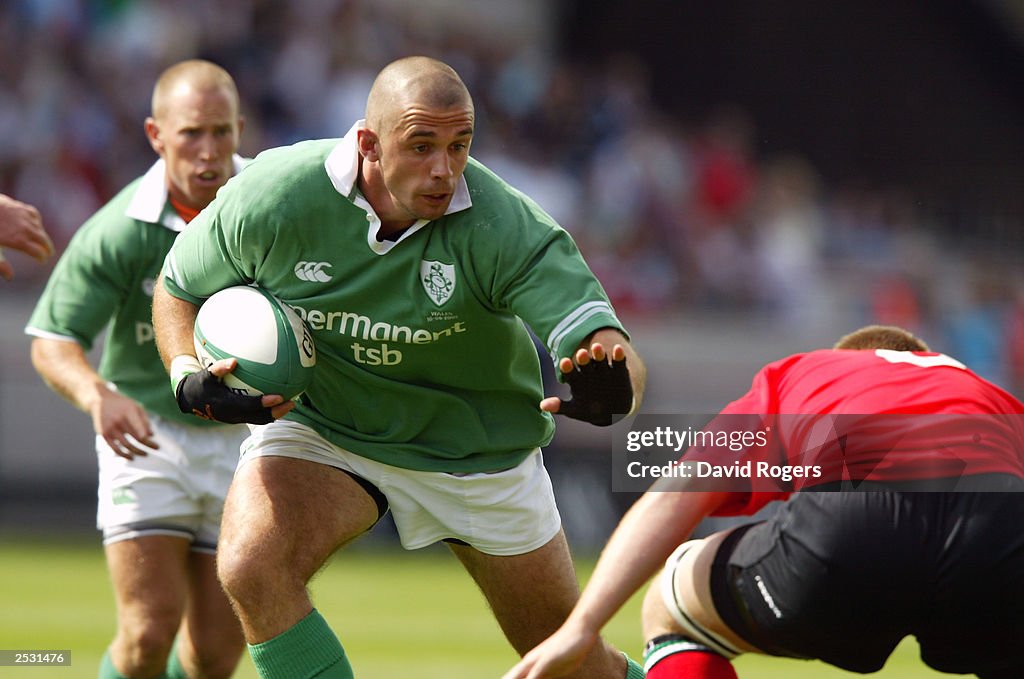 Quinlan Rugby Alan Quinlan of Ireland runs with the ball during the Rugby Union ...