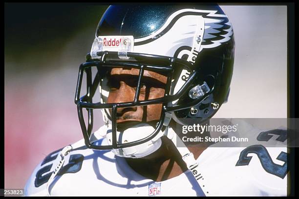 Defensive back Troy Vincent of the Philadelphia Eagles looks on during a game against the Arizona Cardinals at Sun Devil Stadium in Tempe, Arizona....