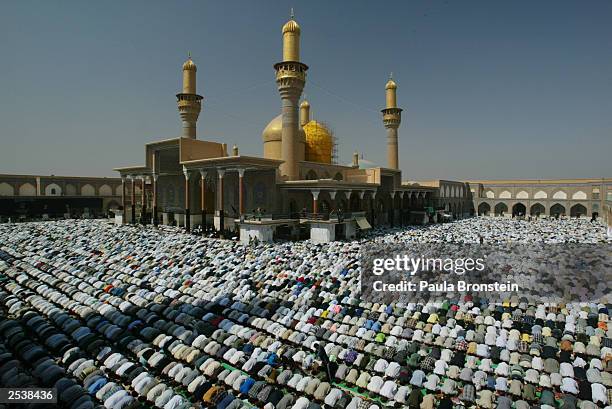 Muslims In Iraq Sunni And Shia Muslims Pray Together In Baghdad Photos and Premium High ...
