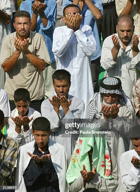 Muslims In Iraq 69 Sunni And Shia Muslims Pray Together In Baghdad Stock Photos, High ...