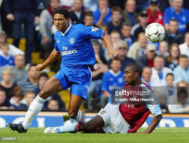 Glen Johnson of Chelsea battles with Jlloyd Samuel of Aston Villa during the FA Barclaycard Premiership match between Chelsea and Aston Villa at...