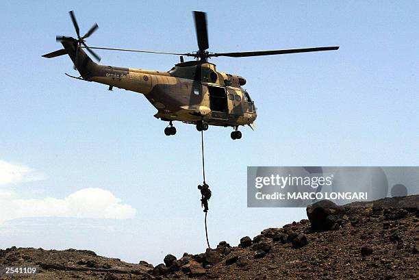 Comando Rope Slide Godoria Photos and Premium High Res Pictures - Getty Images