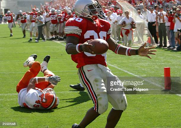 Tailback Lydell Ross of the Ohio State University Buckeyes rushes for a touchdown against the Bowling Green State University Falcons during the game...