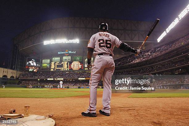 Left fielder Barry Bonds of the San Francisco Giants warms up in the on-deck cricle prior to batting during in the game against the Houston Astros at...