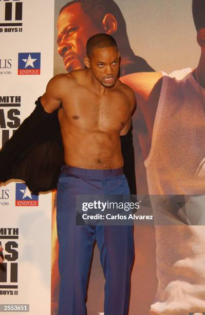 Actor Will Smith receives Atletico de Madrid football Club t-shirt during the spanish premiere of his new movie "Bad Boys II" October 1, 2003 at...