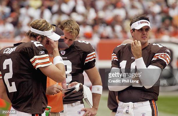 Offensive coordinator Bruce Arians of the Cleveland Browns talks to quarterbacks Tim Couch, Nate Hybl, and Kelly Holcomb during a game against the...