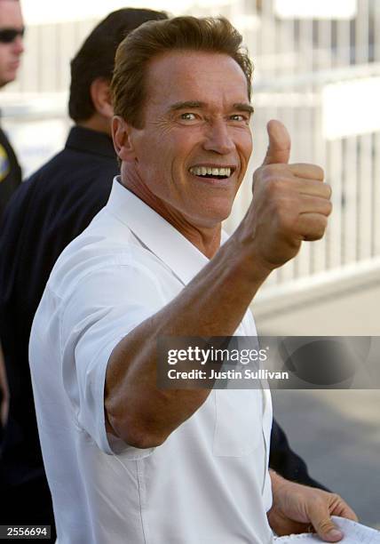 Arnold Schwarzenegger Bus Tour Of California Day 2 Photos and Premium