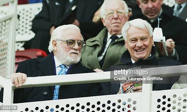 Newcastle manager Bobby Robson with Ken Bates of Chelsea during the FA Barclaycard Premiership match between Middlesbrough and Chelsea at the...