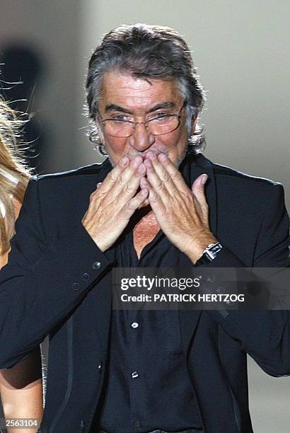 Italian designer Roberto Cavalli thanks the audience after showing his collection, 04 October 2003, during the Spring/Summer 2004 fashion week in...