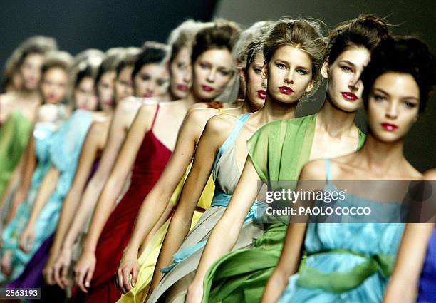 Models 2003 68 Milan Fashion Week Spring 2003 Collection Versus Show Runway Photos ...