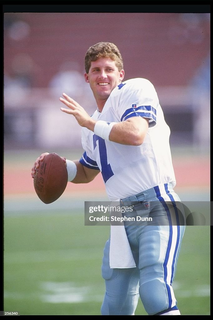 Quarterback Steve Beuerlein of the Dallas Cowboys practices before a ...
