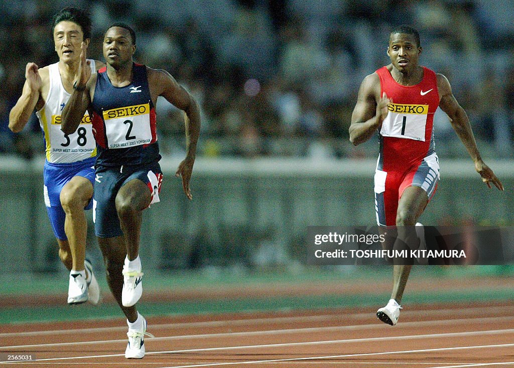 Obadle Obadele Thompson of Barbados leads world record holder Tim Montgomery ...