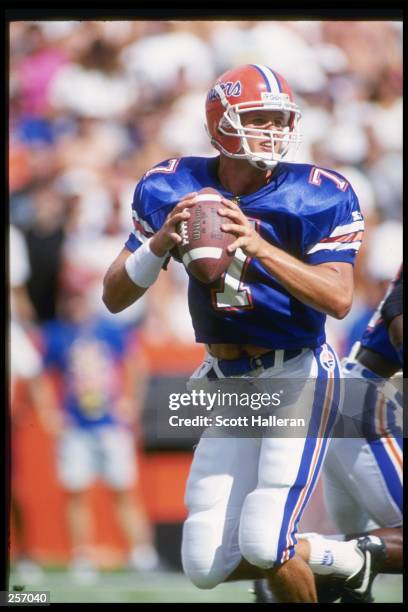 quarterback-danny-wuerffel-of-the-florida-gators-drops-back-to-pass-during-a-game-against-the.jpg