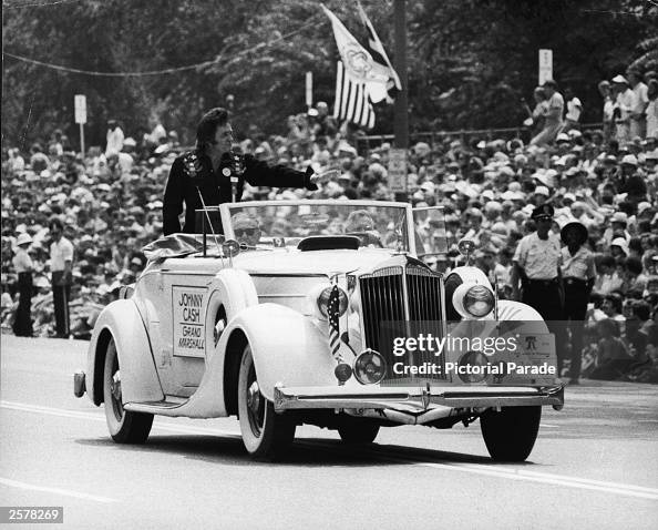 Johnny Cash Leads Bicentennial Parade Johnny Cash Leads Bicentennial Parade