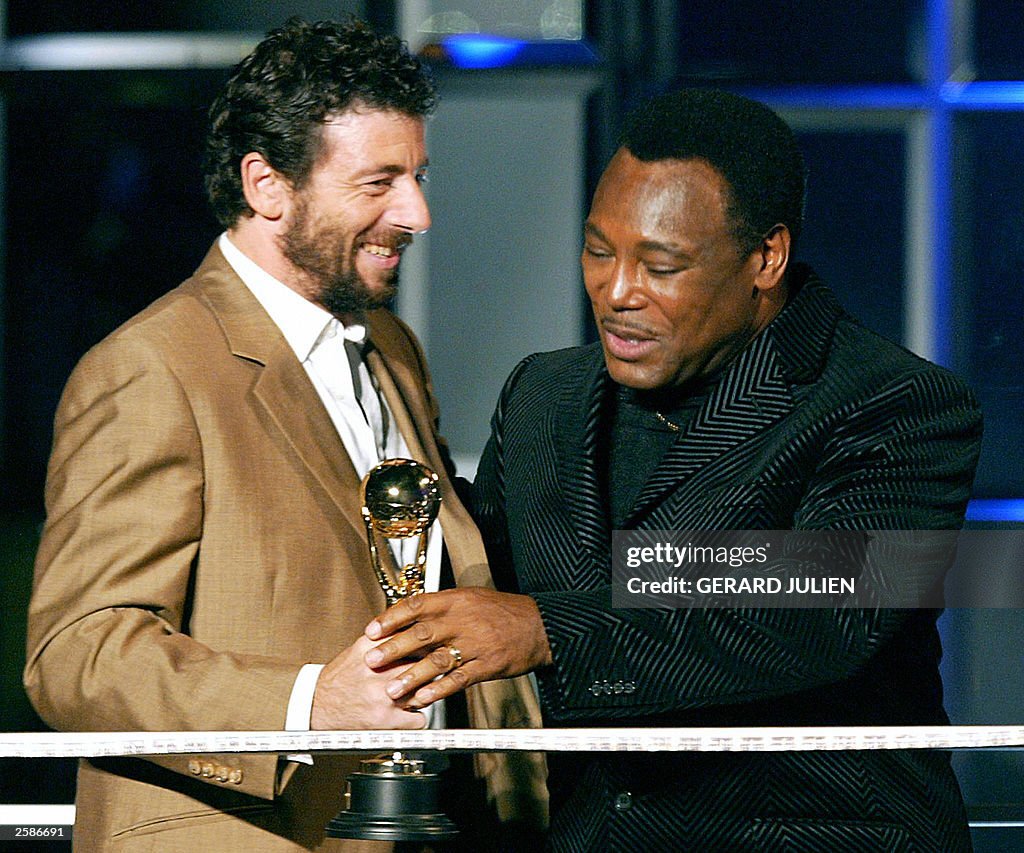 George Besson Jr US singer George Benson gives French singer Patrick Bruel the Best ...