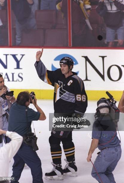 Center Mario Lemieux of the Pittsburgh Penguins waves to the crowd after a playoff game against the Philadelphia Flyers at the Corestates Center in...