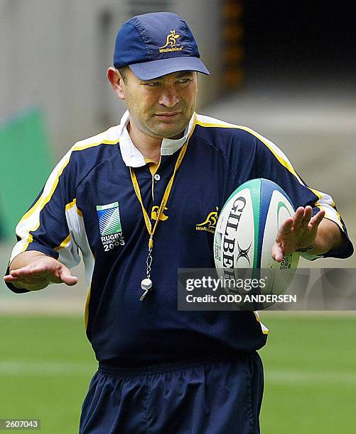 Australian national coach Eddie Jones instructs players during the Captain's Run practice in Brisbane, 17 October 2003. The Wallabies will meet...