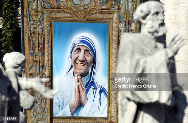 Tapestry depicting Mother Teresa framed by the statues of St. Peter's Colonnade during the beatification ceremony led by Pope John Paul II October...