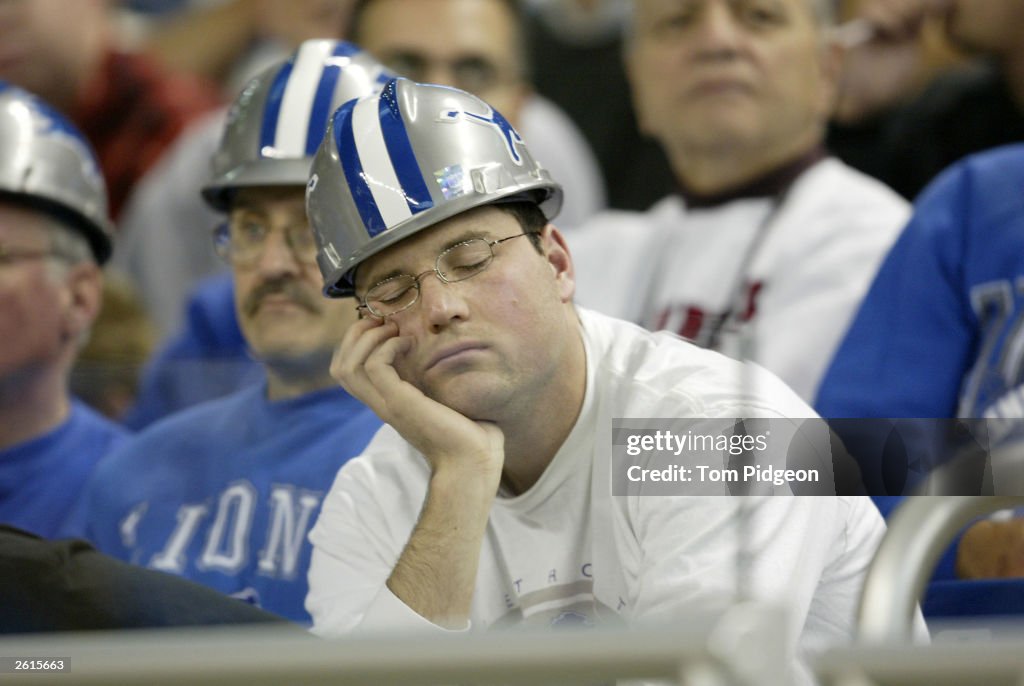 Fan closes eyes