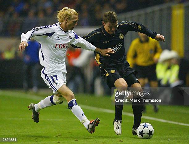 Christian Wilhelmsson of RSC Anderlecht tackles Alan Thompson of Celtic during the UEFA Champions League Group A match between RSC Anderlecht and...