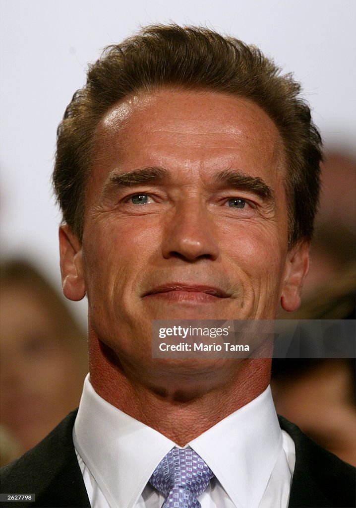 Newly elected California Governor Arnold Schwarzenegger addresses