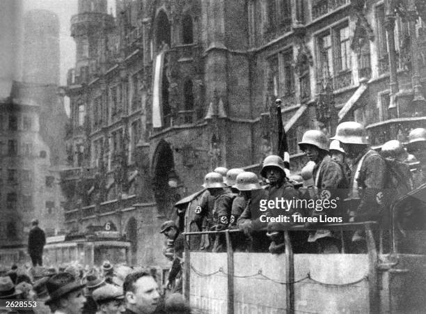 Paramilitaries in the streets of Munich as the swastika flag is hoisted on the city hall during the Beer Hall Putsch, the Nazi Party's failed coup...