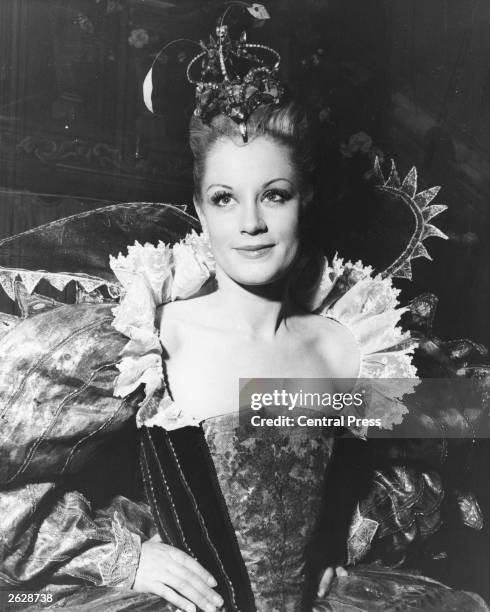 Mary Ure in the role of Titania in Peter Hall's production of Shakespeare's 'A Midsummer Night's Dream' at Stratford upon Avon.