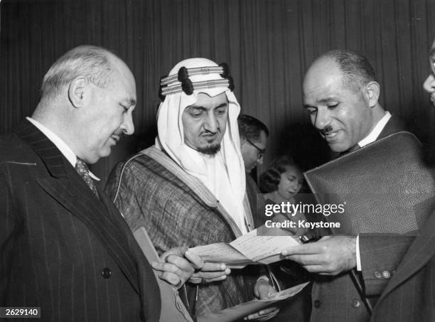 Amir Faisal al Saud II of Saudi Arabia, centre, meets with Iraqi and Egyptian delegates, Abdullah Damlougi and Abdelmonem Mostafa, left and rigth...