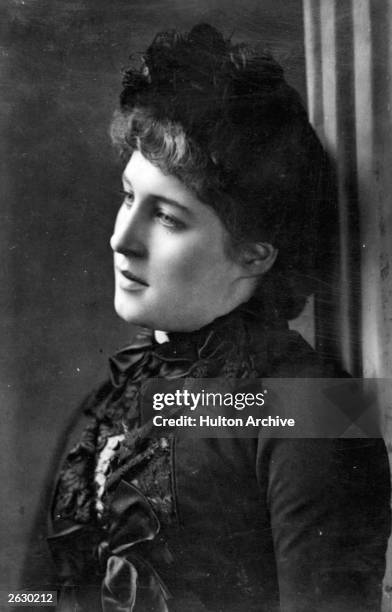 British actress Lillie Langtry .
