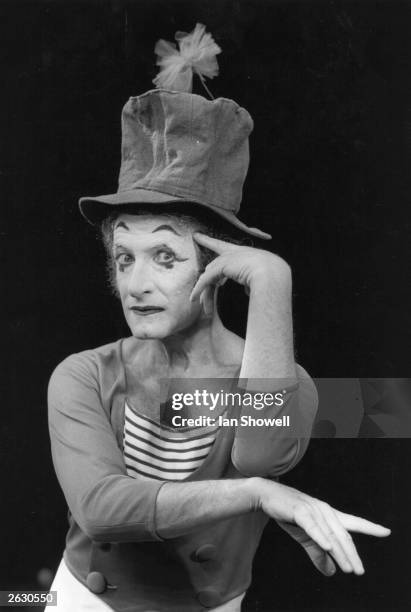 Marcel Marceau, the famous French mime artist at a photo call in Sadler's Wells Theatre. Original Artwork: Aldus Disc - People & Personalities - 1353...