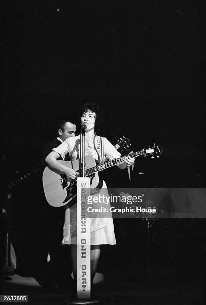 American country singer and songwriter Loretta Lynn performs on stage at the Grand Ole Opry, Nashville, Tennessee, early 1960s.