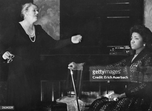 American soprano Grace Bumbry in a masterclass given by German opera singer Lotte Lehmann at the Wigmore Hall, London, 4th May 1959.