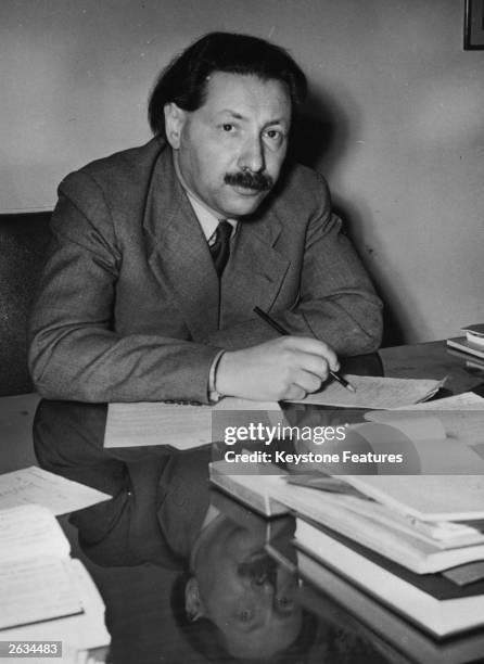 German-born British biochemist, pathologist and Nobel laureate Ernst Boris Chain .