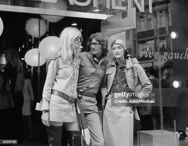 Yves Saint Laurent, French designer with two fashion models, Betty Catroux and Loulou de la Falaise, outside his 'Rive Gauche' shop.